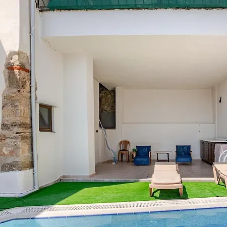 Апартаменты Luna Sea View With Private Pool